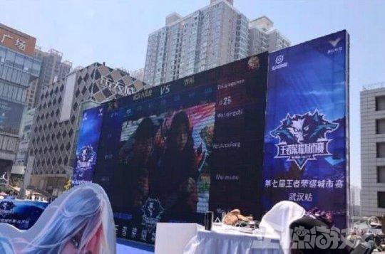 在晋级德玛西亚杯四分之一决赛后， EDward Gaming 上单选手 Zdz 发布了：离线加油